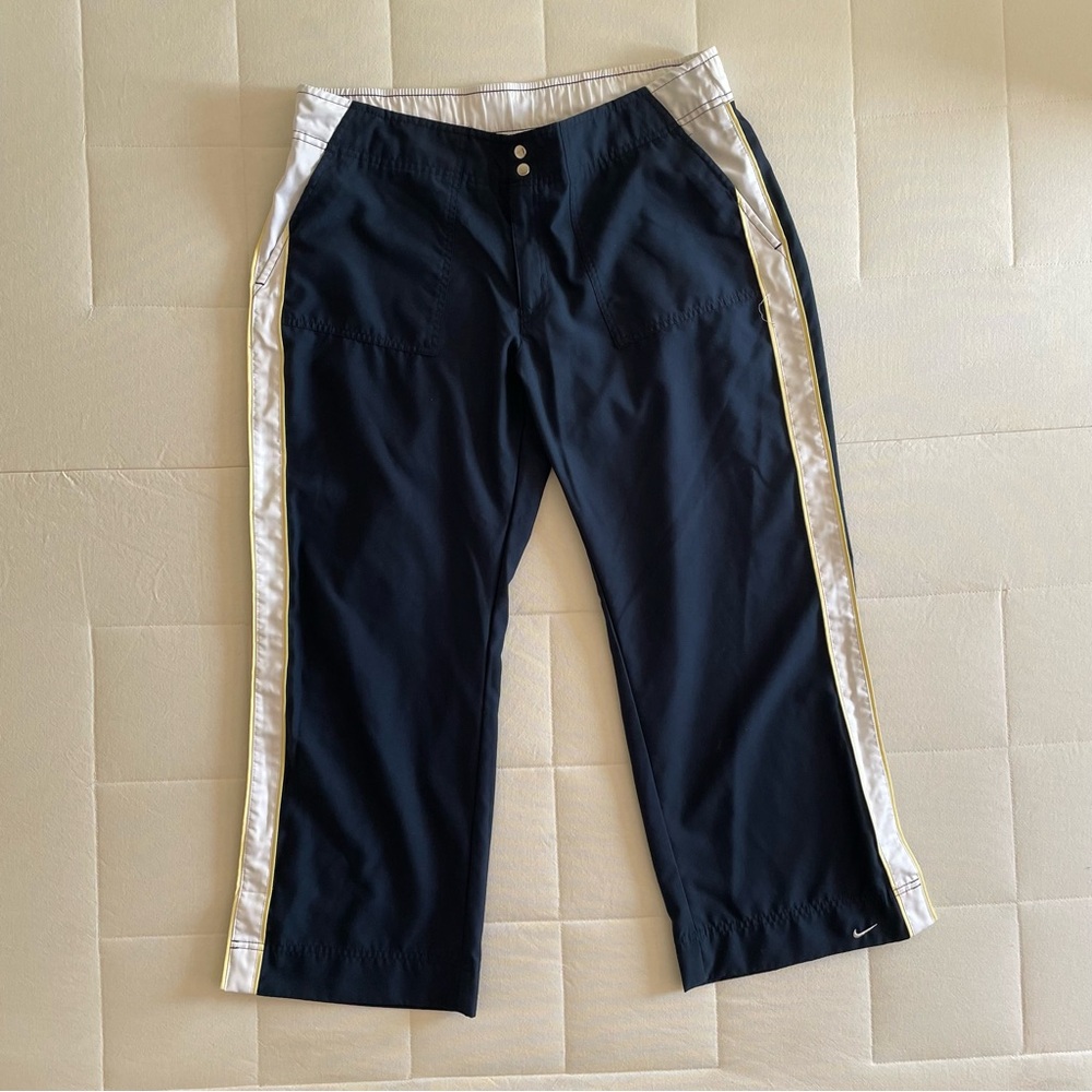 Nike Women’s Navy Blue Active Capri Pants with White Side Stripes Size Large